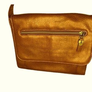 Relic Brown Crossbody, excellent condition, 11”x9”x3”, flap close, 3 zip pock T5